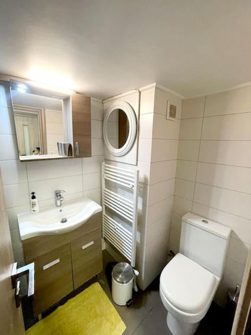 20' From The Airport,20' From The Center Of Athens Apartment ภายนอก รูปภาพ